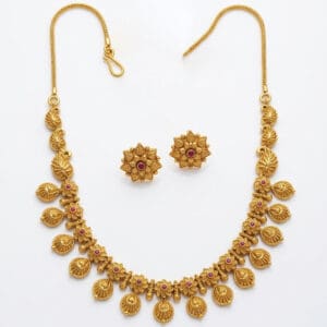 GOLD NECKLACE